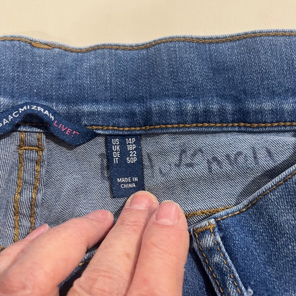 Isaac Mizrahi  Petite Indigo Pull On Straight Jeans Strai Medium Indigo - Picture 6 of 6